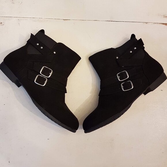 NEW Mari A Ankle Boots Black Suede with Buckles & Studs size 8 1/2 - Picture 8 of 9